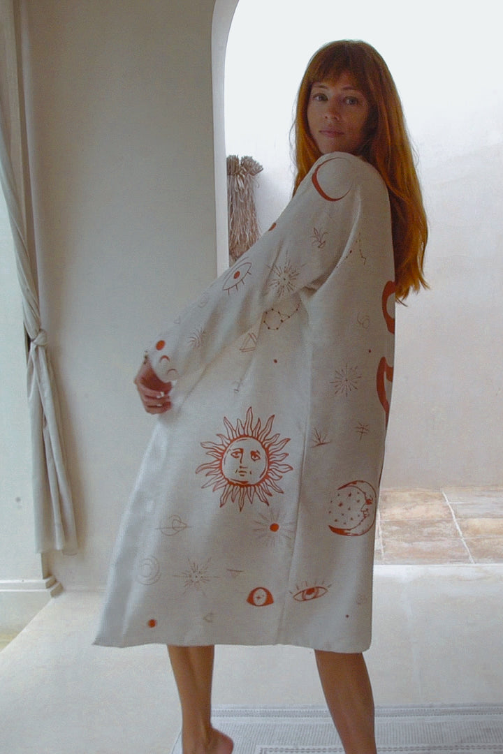 The Royal Robe Dalaman Dreamer – Handcrafted and eco-friendly kimono in lightweight silk 